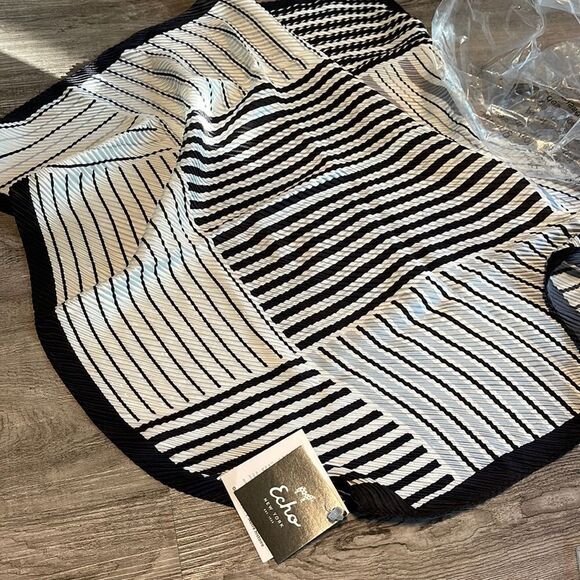 COPY - Echo Stripes on Stripes Plisse Scarf - Picture 2 of 2